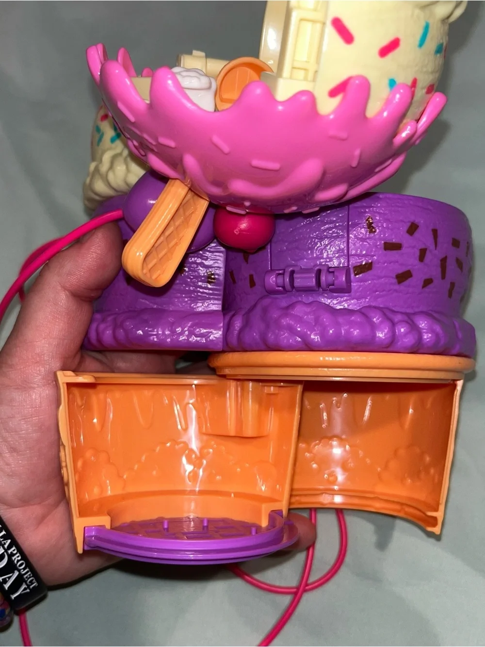 Mattel Polly Pocket spin n surprise ice cream cone playset